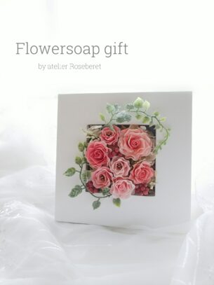 日本フラワーソープ協会の花びら一枚から作るフラワーソープ
上品な香りと可憐なバラの美しさが人気です
こちらはオリジナルのフレームギフト
母の日、ご結婚祝い、などプレゼントにおすすめです